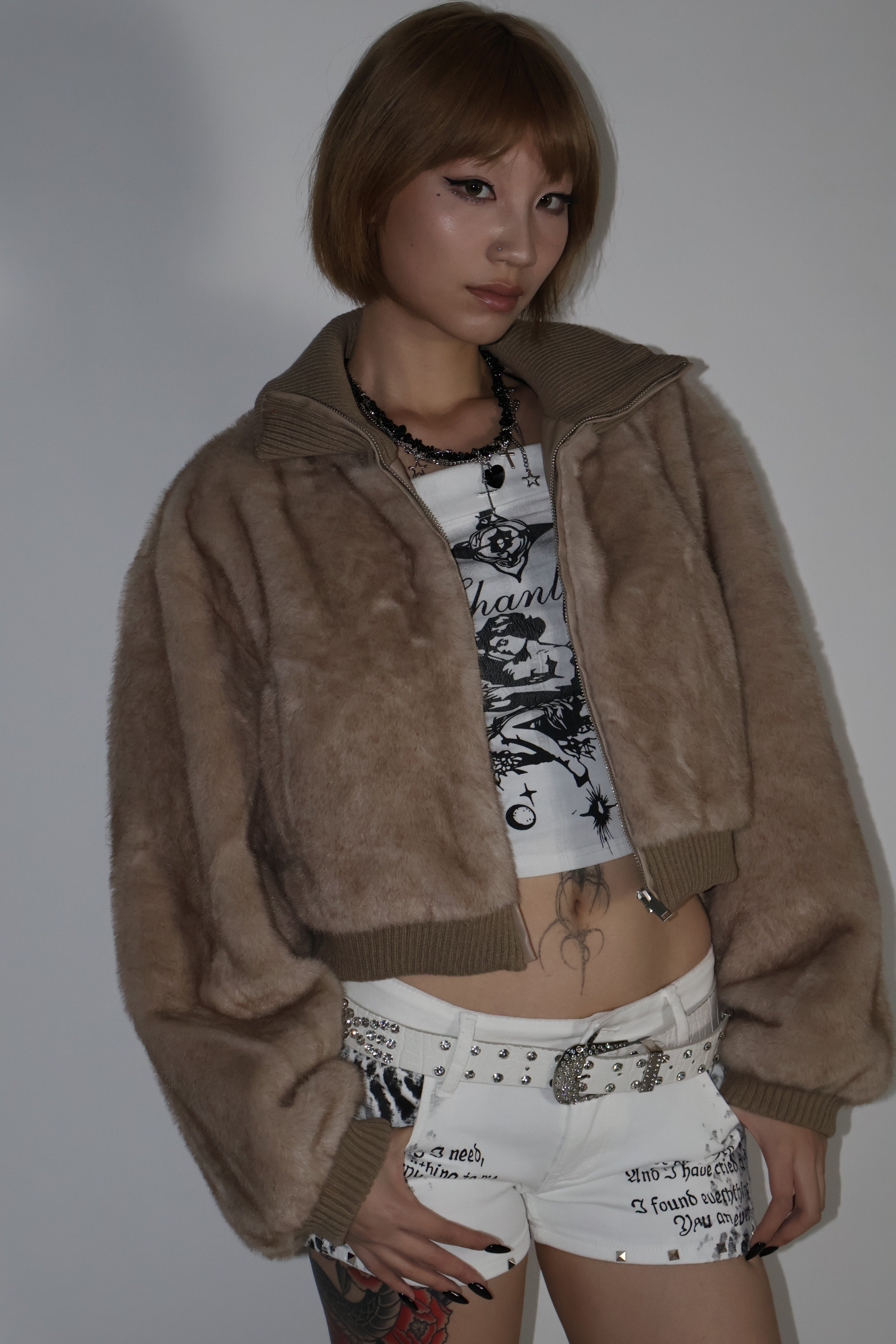 アウター – 1618