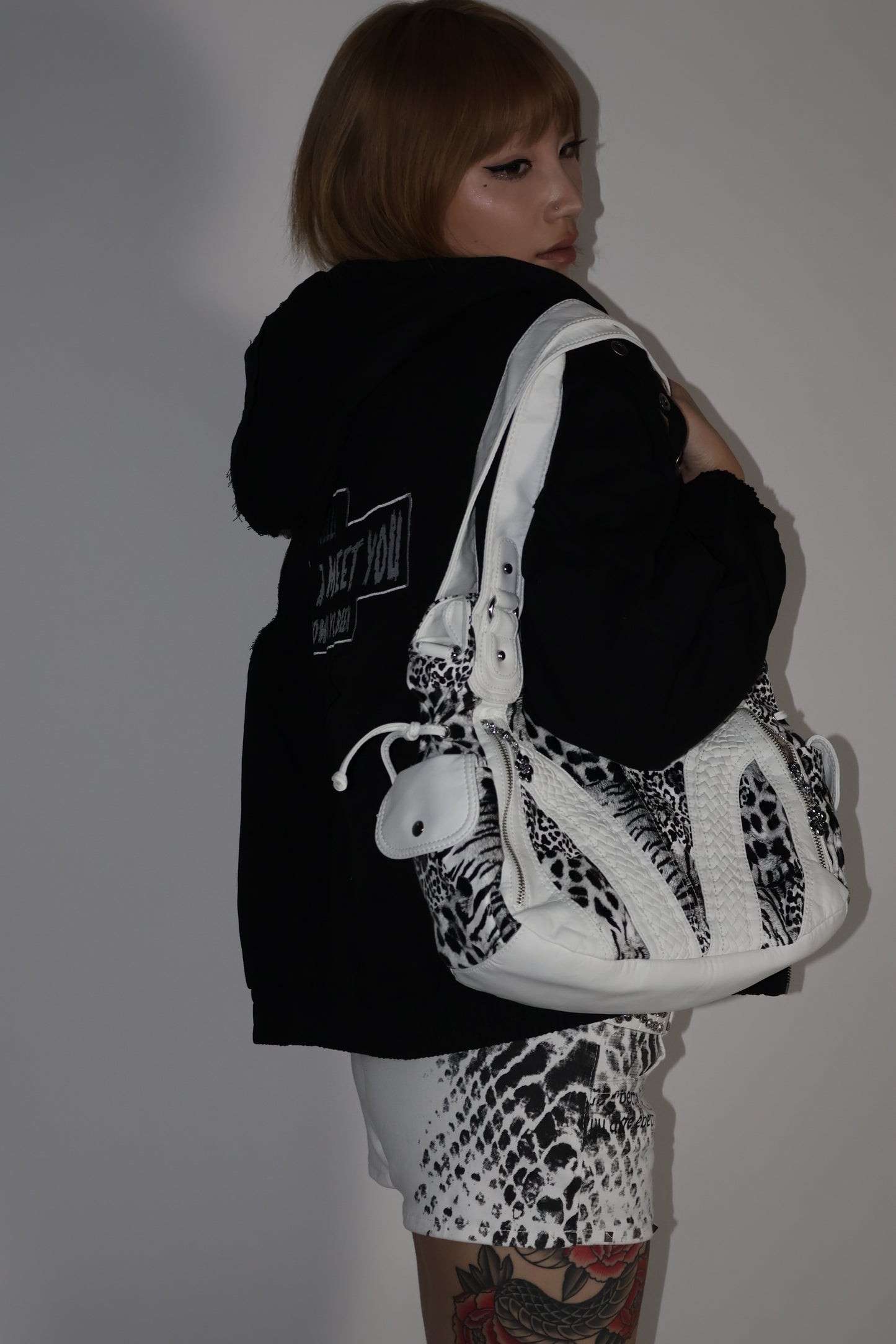 25-902hello over outer A359