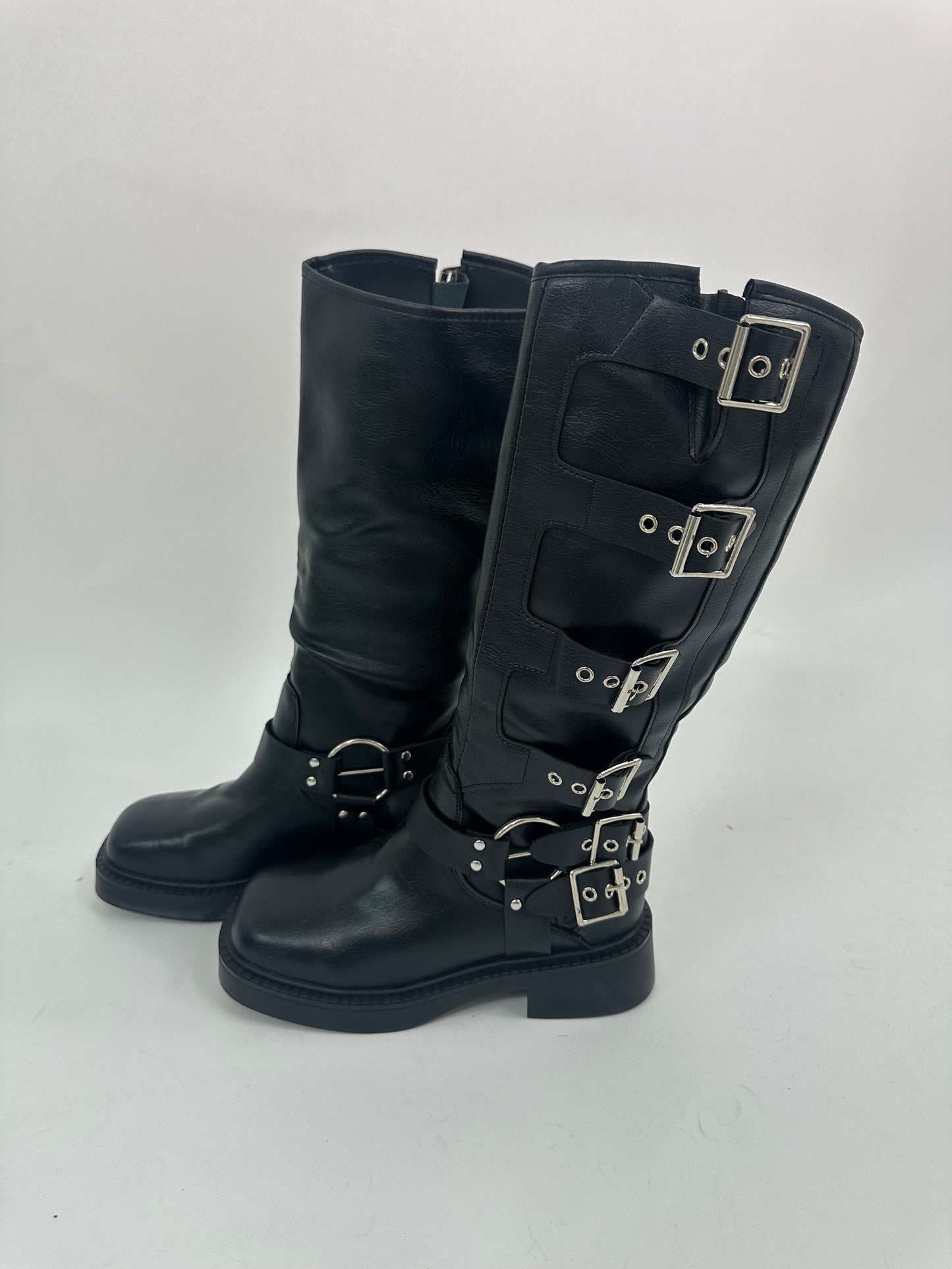 buckle long boots