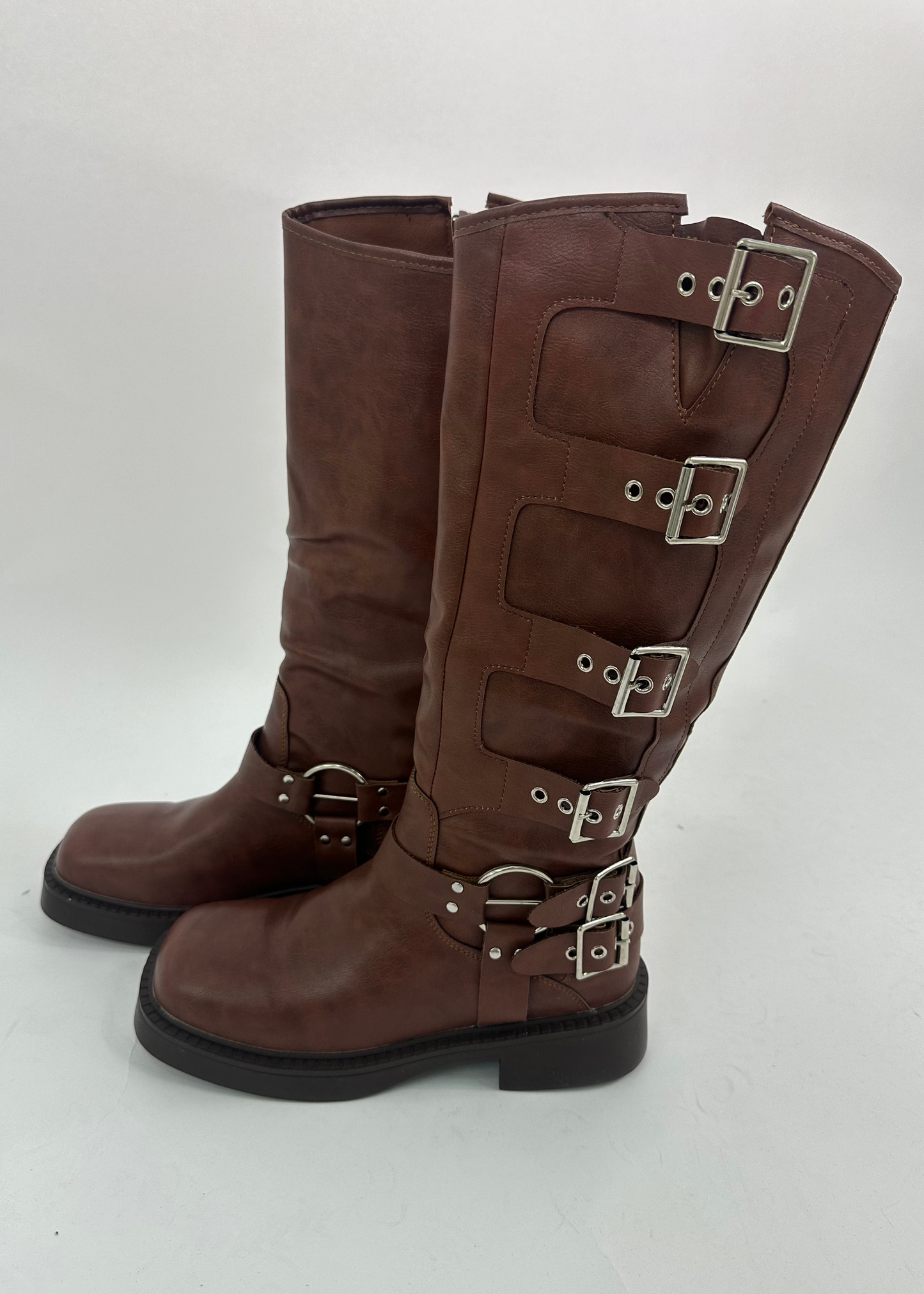 buckle long boots