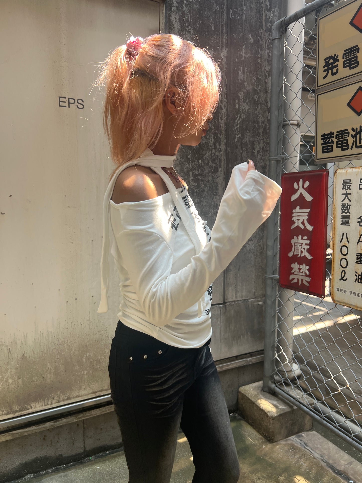 Logo Ribbon off-shoulder Top A299