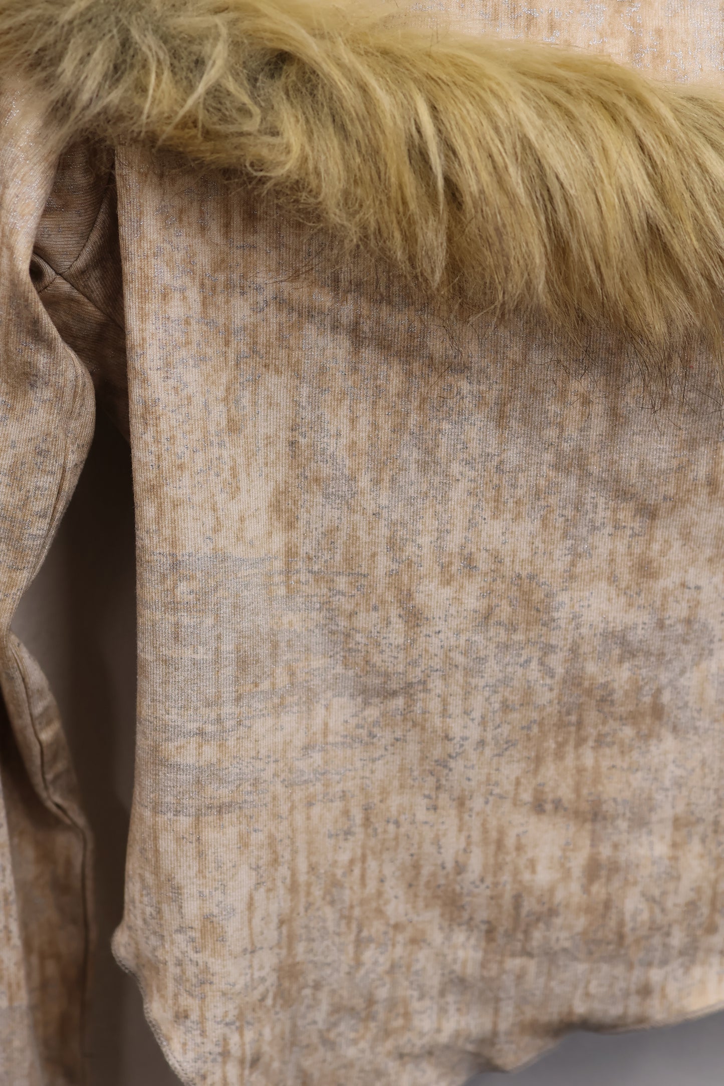 center logo off shoulder fur L/S A371