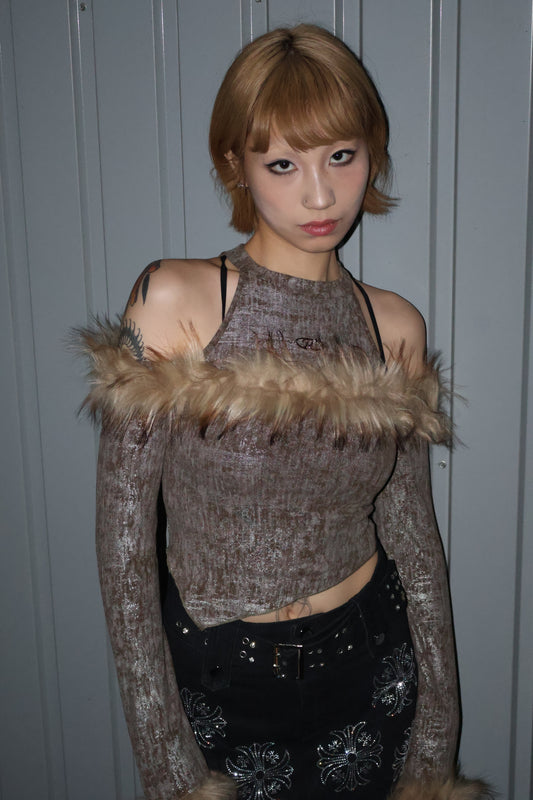 center logo off shoulder fur L/S A371