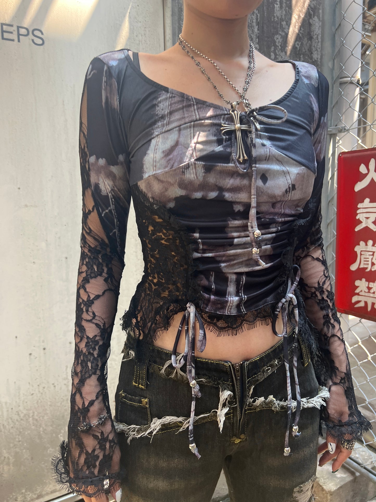 25-829 Sheer Lace Top A301