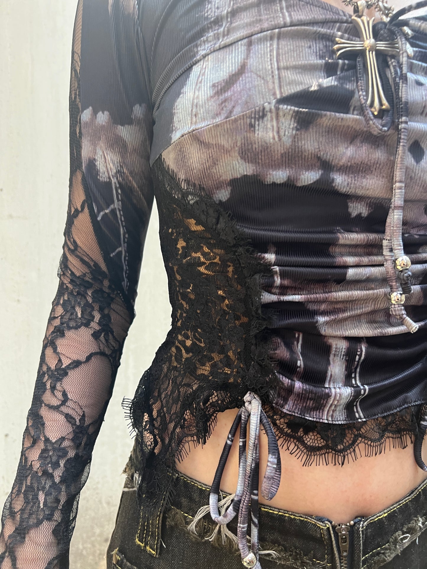 25-829 Sheer Lace Top A301