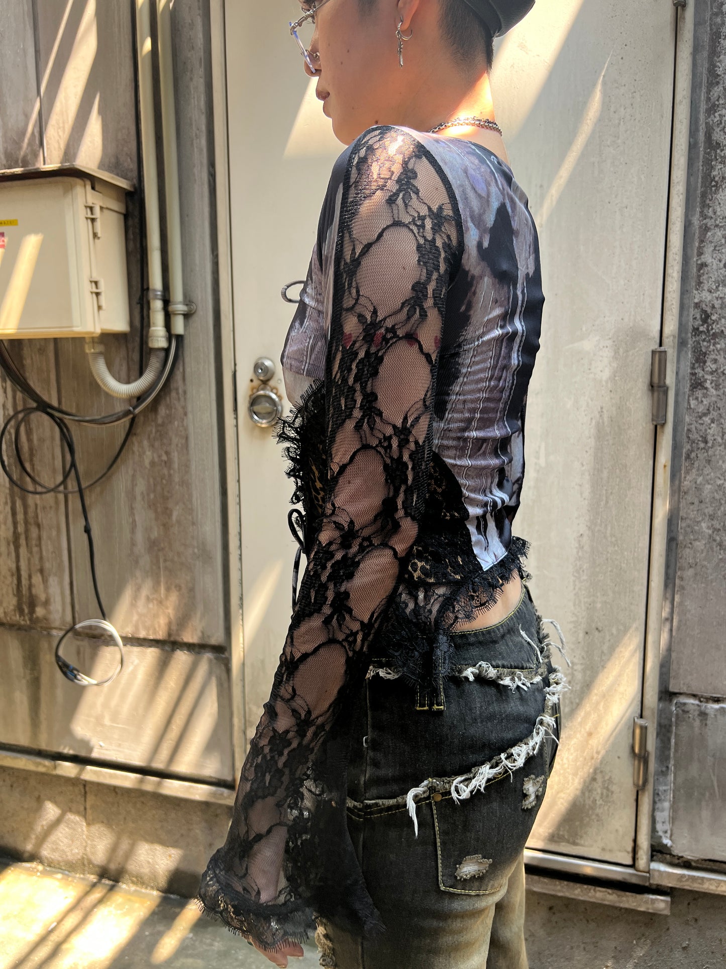 25-829 Sheer Lace Top A301