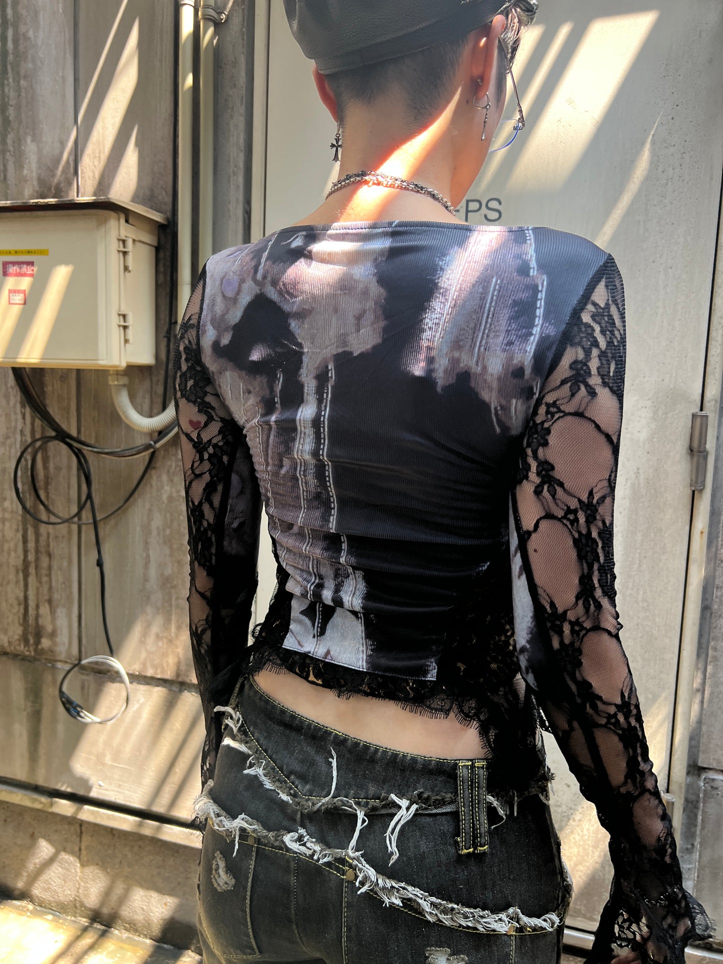 25-829 Sheer Lace Top A301