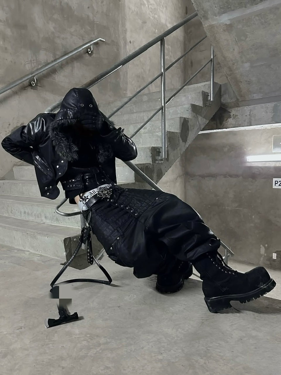 UNIZ 8 Backs J-Cut Pants