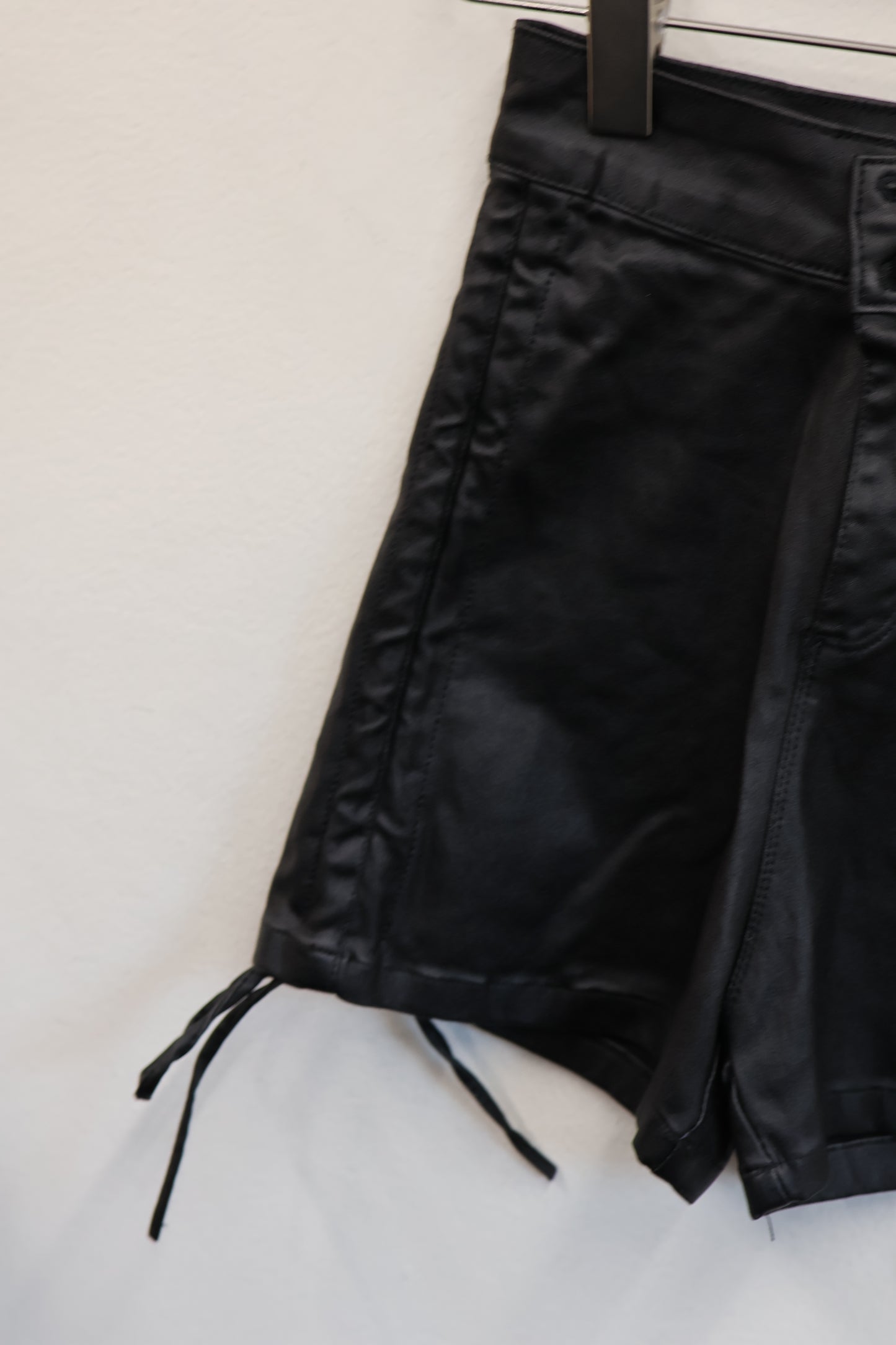 25-810 Rogue Leather Shorts A416