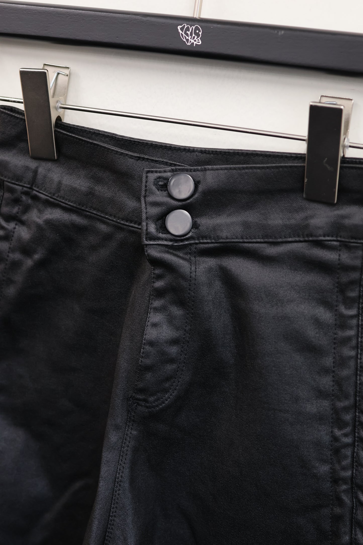 25-810 Rogue Leather Shorts A416