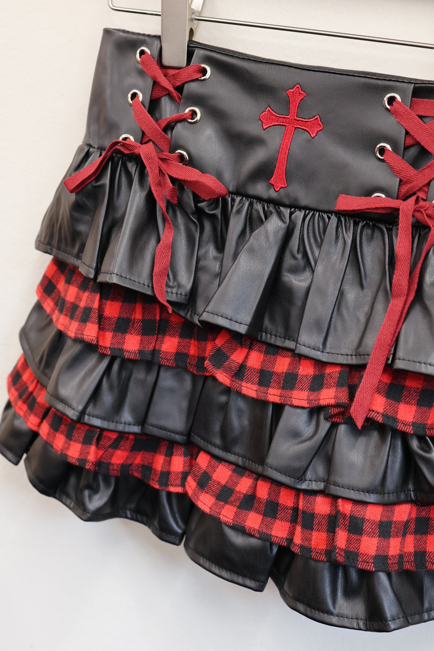 25-813 Crimson Cross Skirt A412