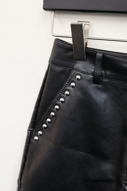 Studs Leather Shorts A413