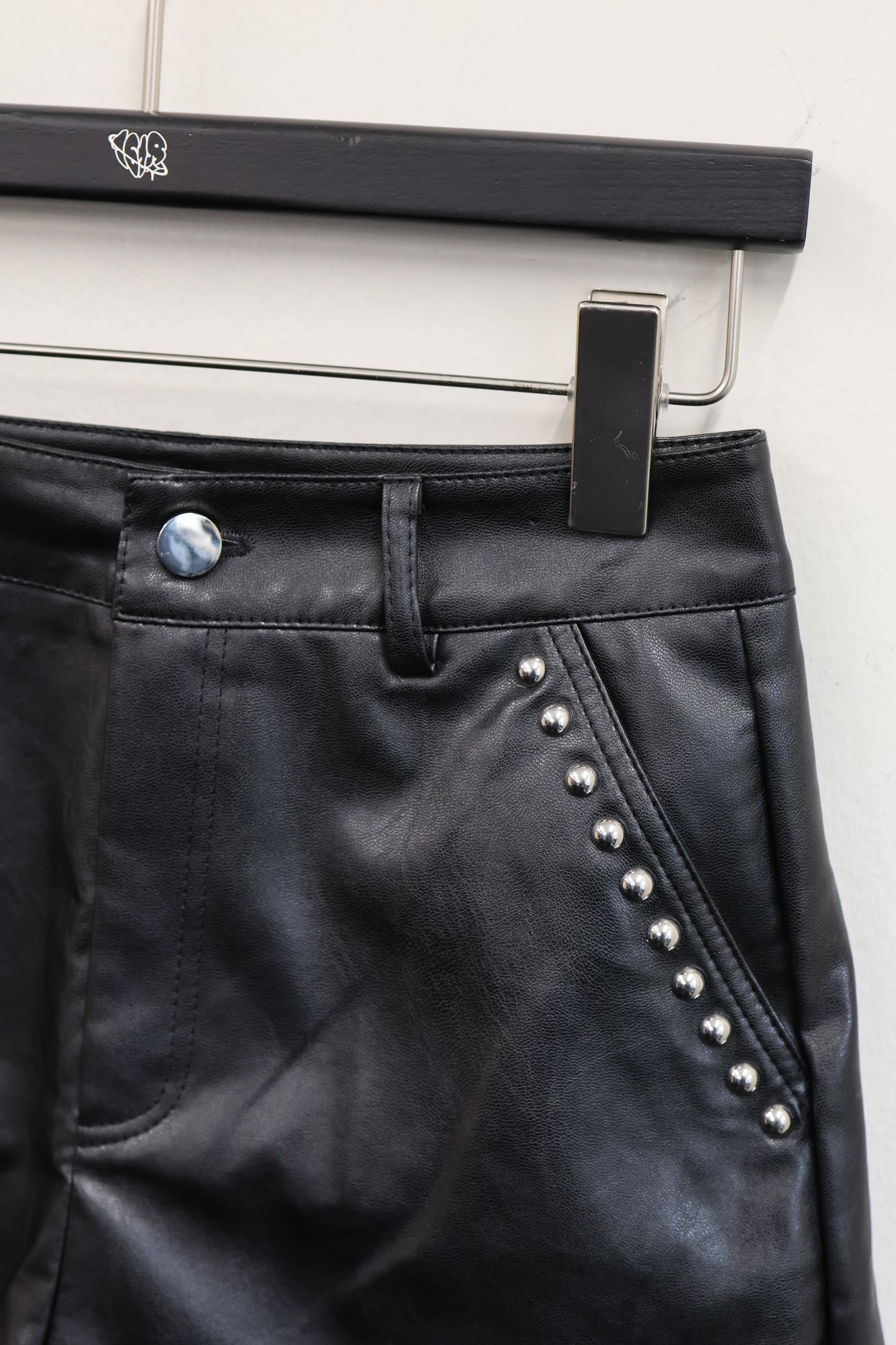 257-14 Studs Leather Shorts A413