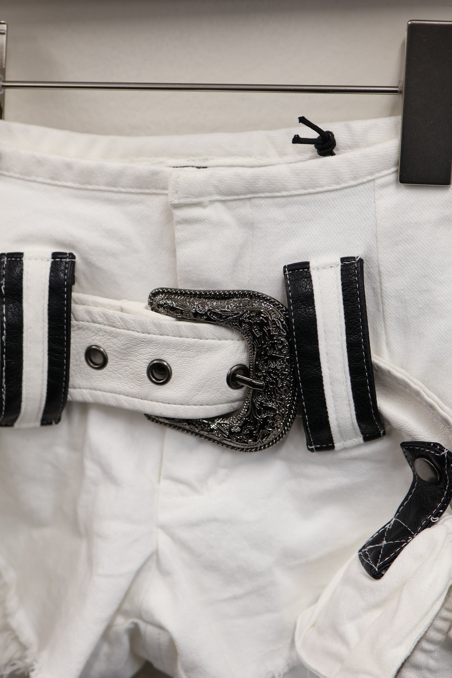 25-K191 B Leather Shorts A401