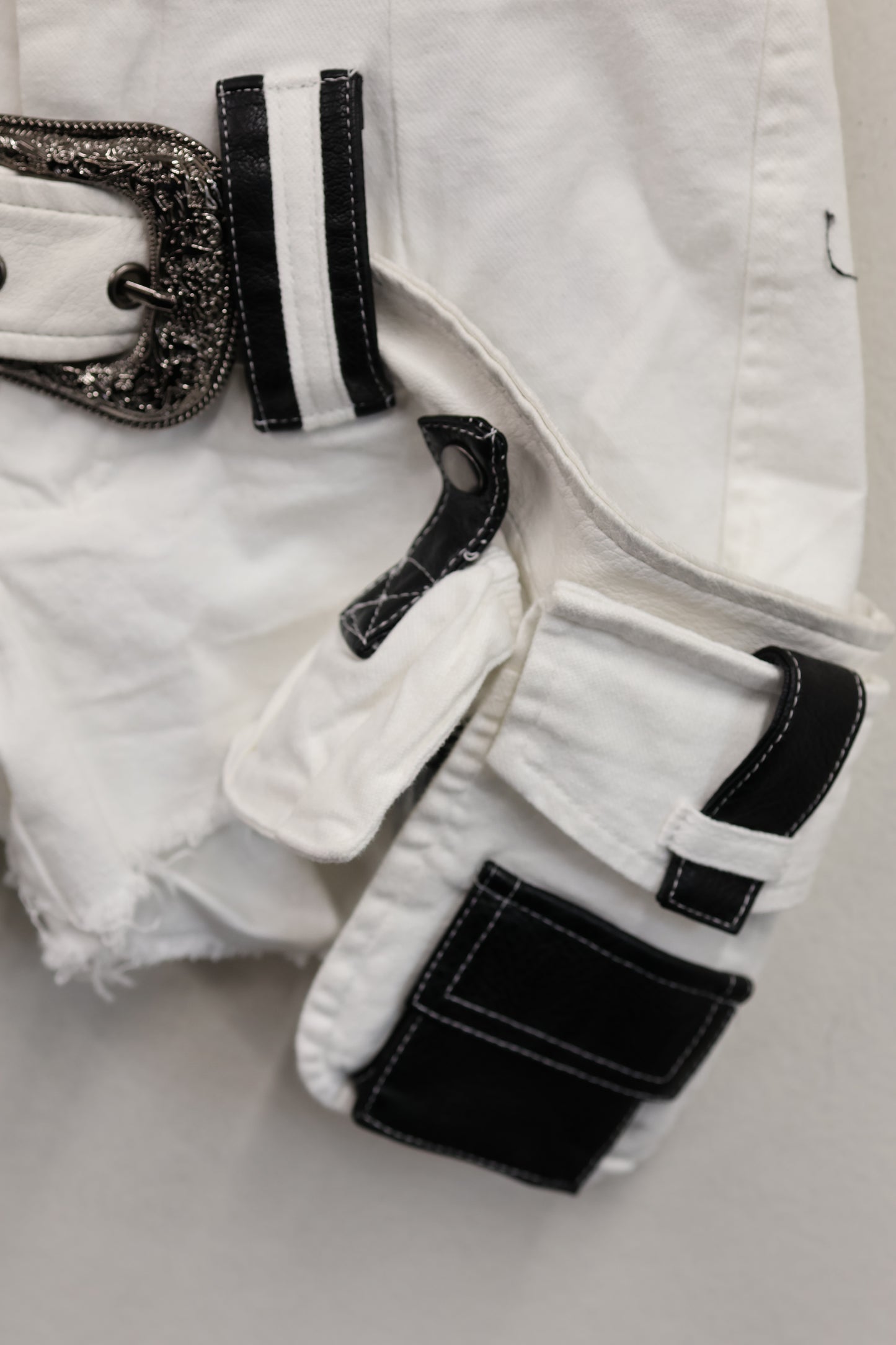 25-K191 B Leather Shorts A401