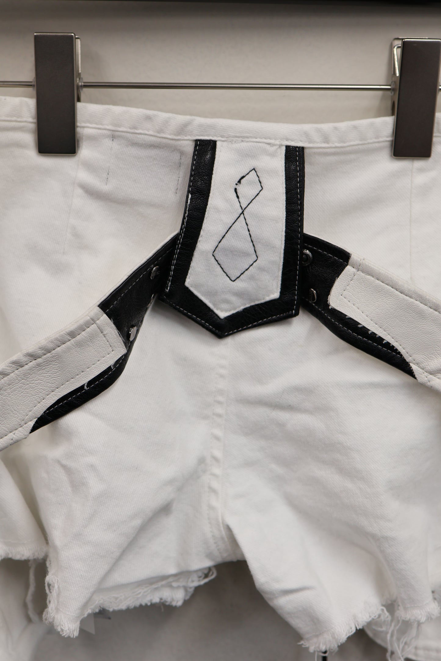 25-K191 B Leather Shorts A401