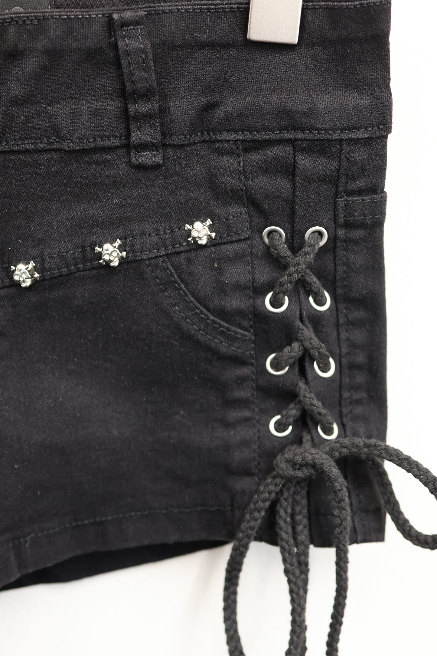 25-907 LACE EDGE Shorts A400