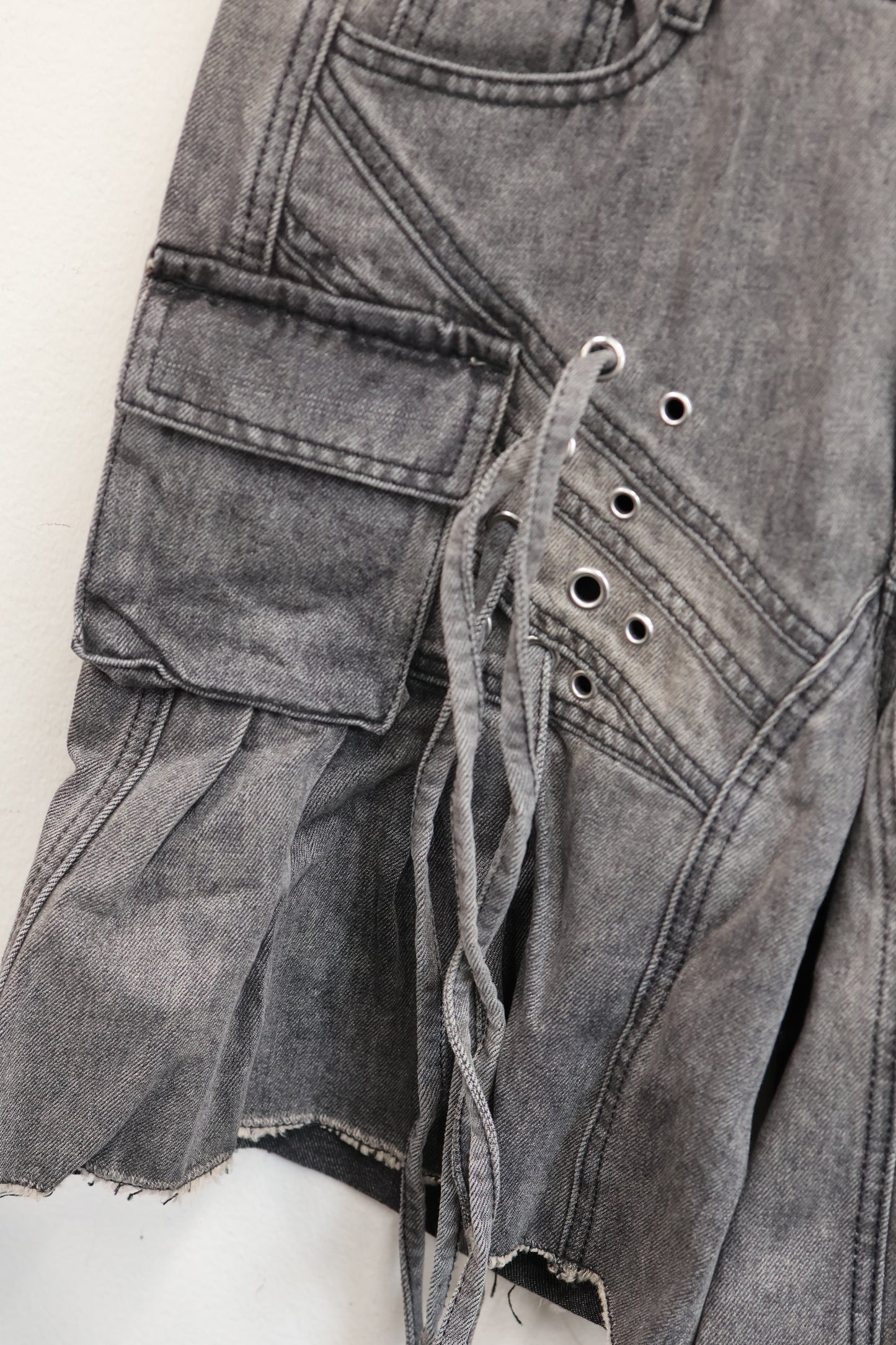 Drooping shorts A405