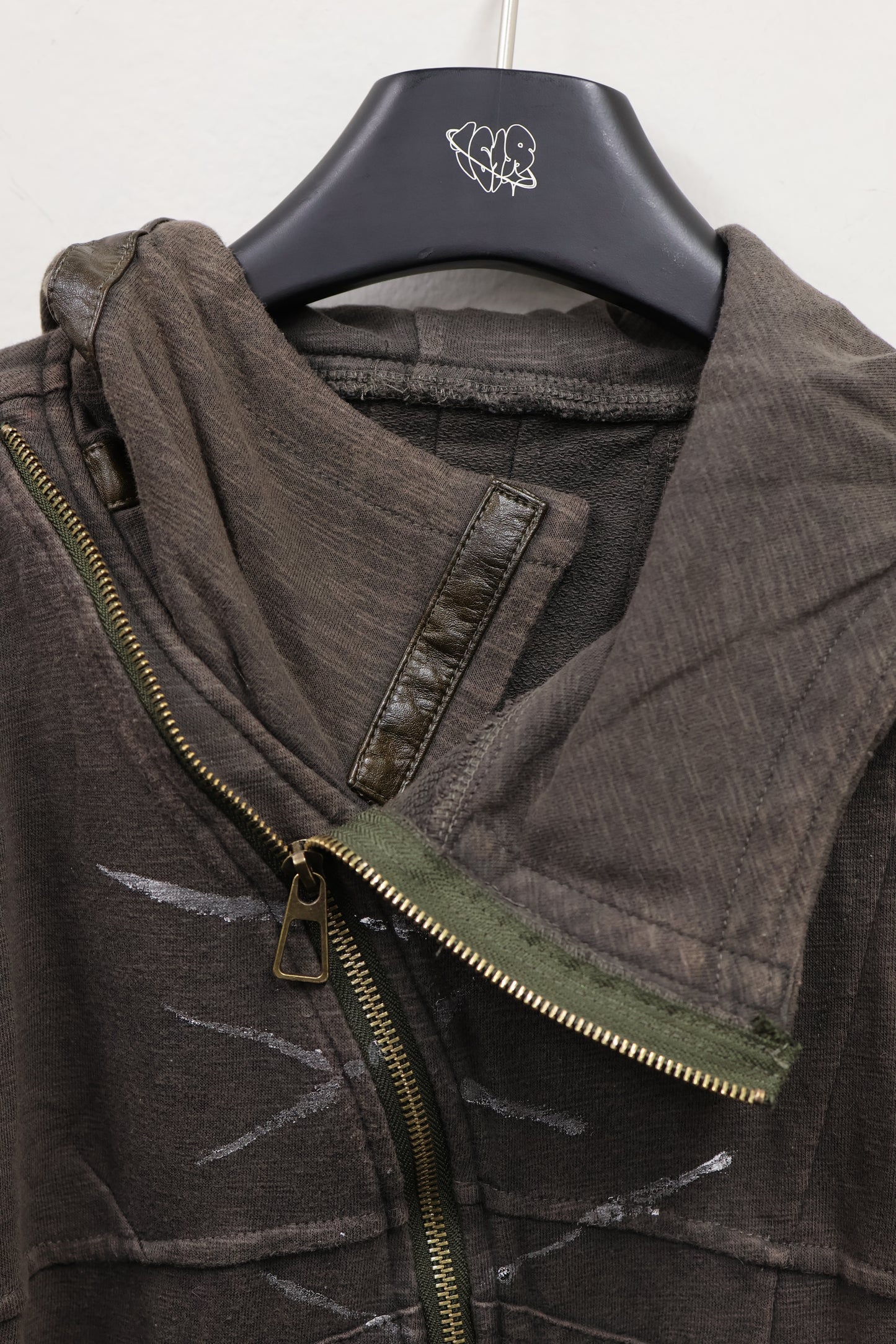 25-926 Slash Zip Hoodie A425