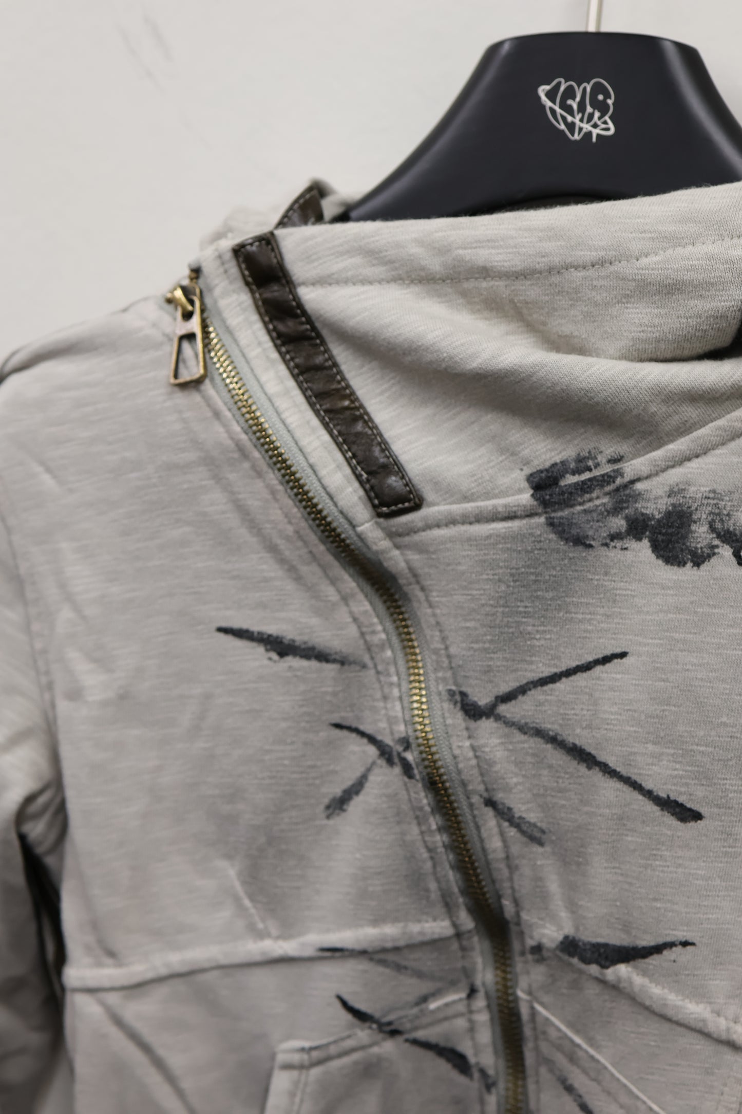 25-926 Slash Zip Hoodie A425