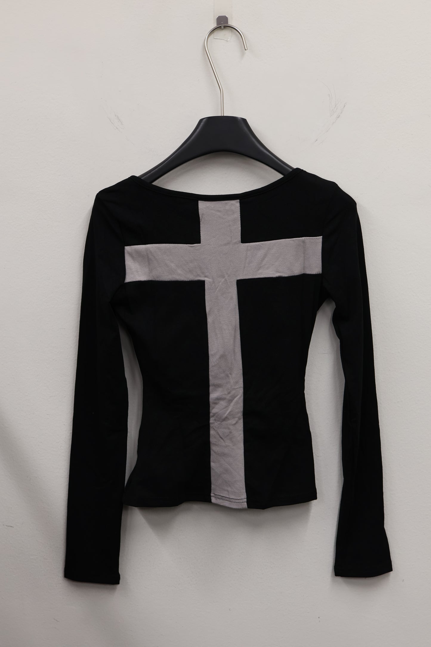 25-916 Cross Line Top A422