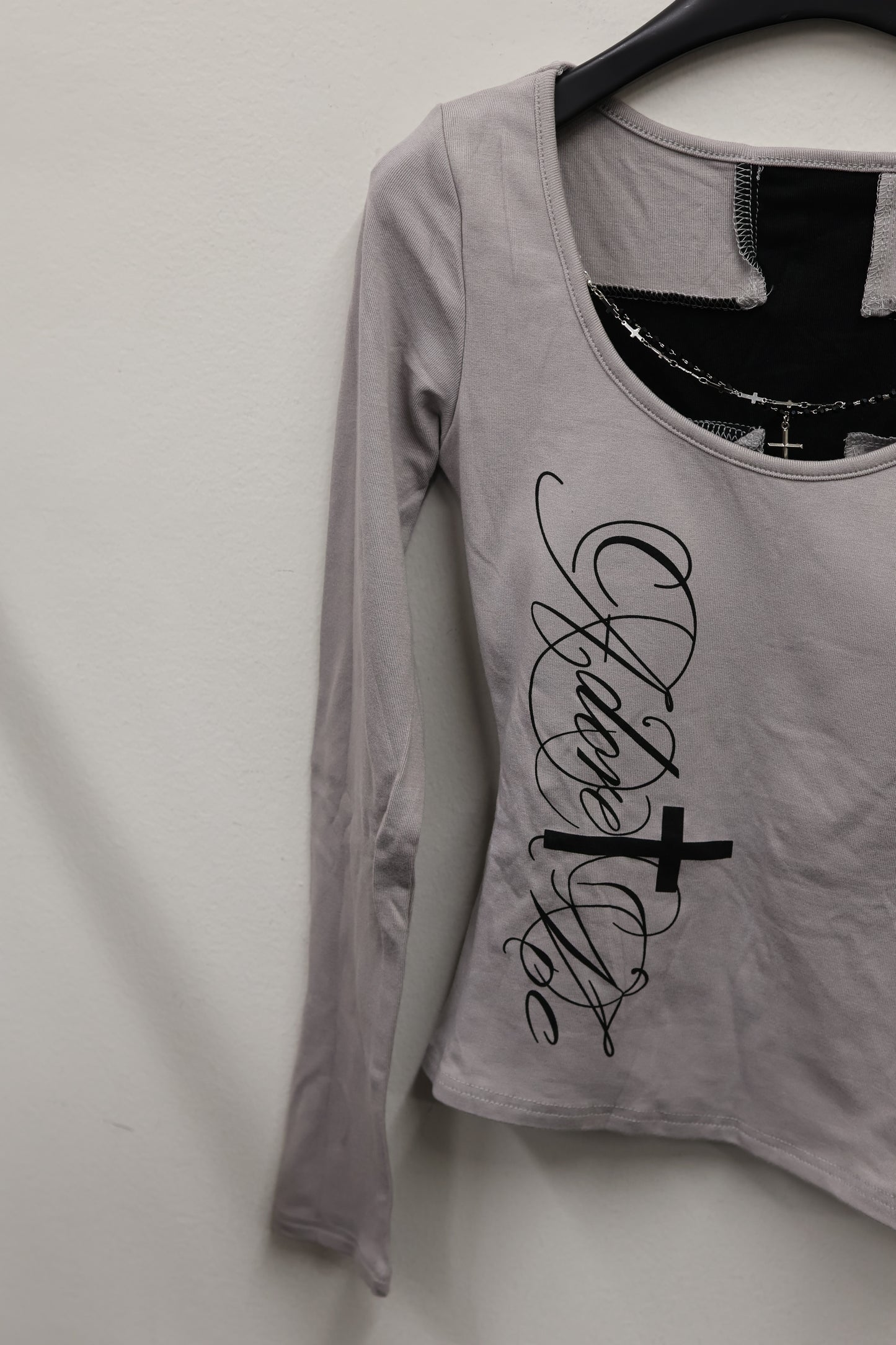 25-916 Cross Line Top A422