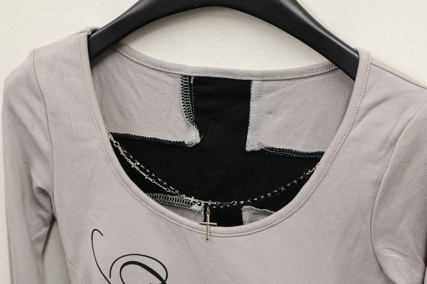 25-916 Cross Line Top A422