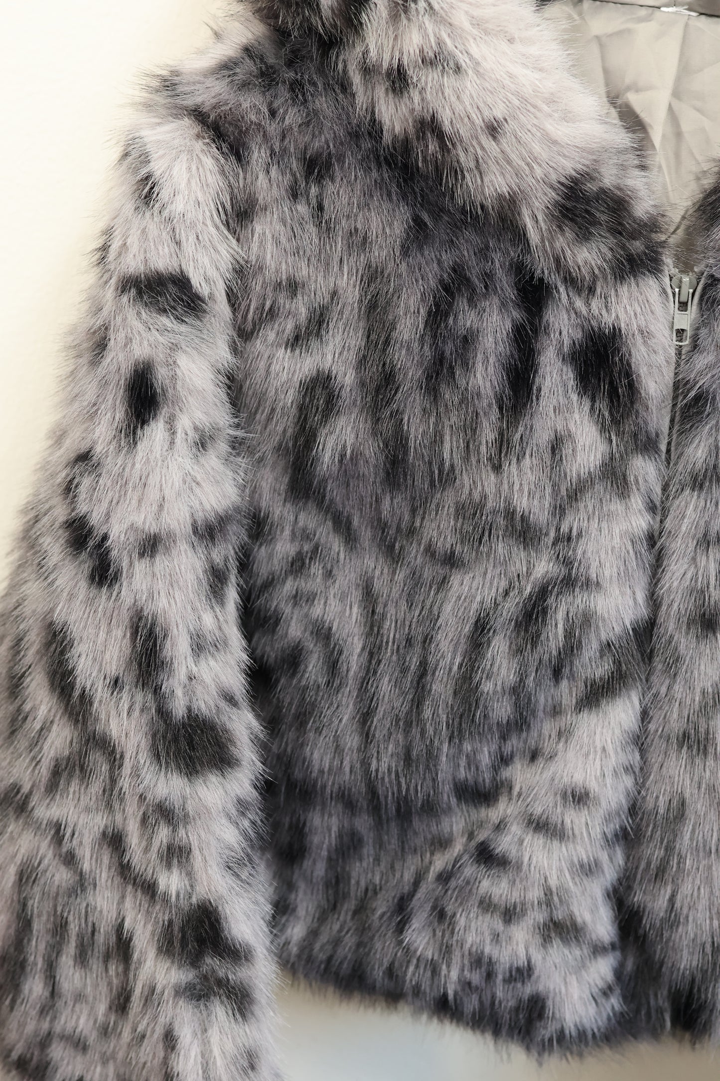 25-918 Wolf Fur Jacket A426