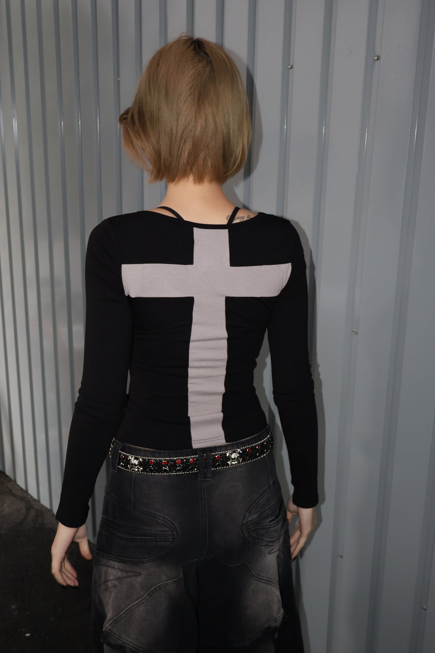 25-916 Cross Line Top A422